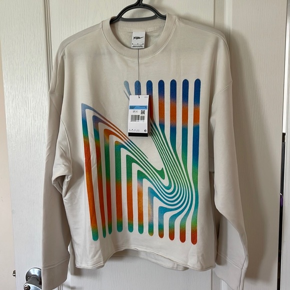 NWT Nike Yoga Luxe A.I.R.
Women's Fleece Crew - Picture 2 of 10